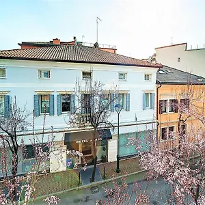 Aaron Italia